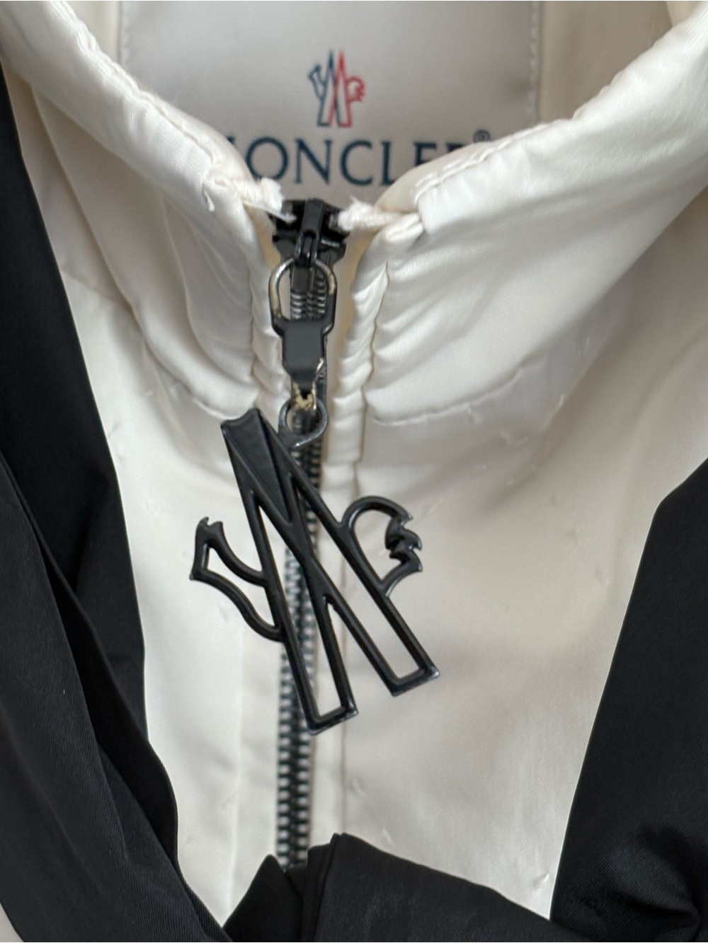 Vintage Moncler Première Rain Jacket with Black Scarf Accent, M (2) - Picture 7 of 16